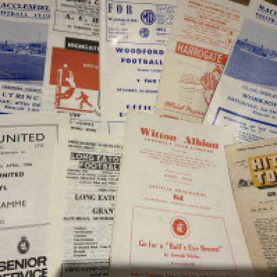 Non League Football Programmes: Wide selection with good North West content. 126 from the 60s and a further 125 from the 70s onwards. Good. (239)