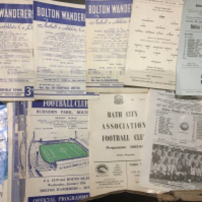 Bolton Wanderers FA Cup Football Programmes: Includes aways at 58/59 Scunthorpe, 63/64 Bath, interesting single sheets v Preston 58/59, 63/64, Southampton 73/74, Stoke. Unchecked but could be near complete from the mid 50s to 2015 of FA Cup matches. (box)