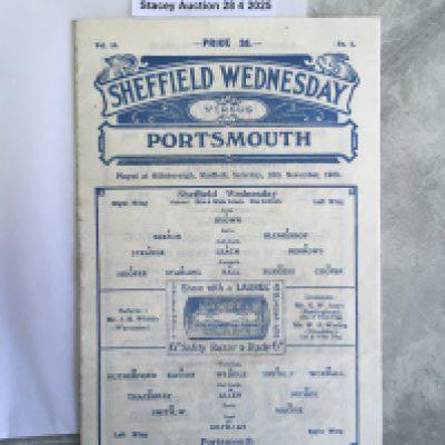 33/34 Sheffield Wednesday v Portsmouth Football Programme: First division match dated 18 11 1933 in very good condition with no team changes.