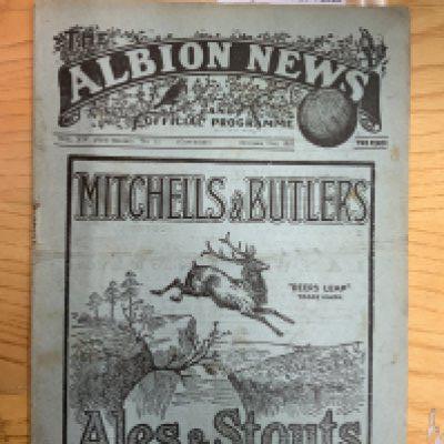 1922 England v Ireland Football Programme: Fair/good condition played at West Brom. No team changes. Pencilled score on team page. Light fold.