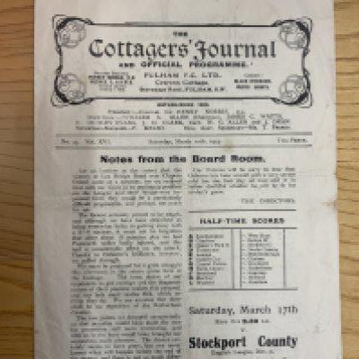 1922 - 1923 Fulham v Clapton Orient Football Programme: Good condition with no team changes. Pencilled score to team page. Fold.