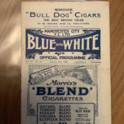 1921 - 1922 Manchester City v Huddersfield Town Football Programme: Excellent condition 1st Division programme with no team changes. Rusty staples holding firm.