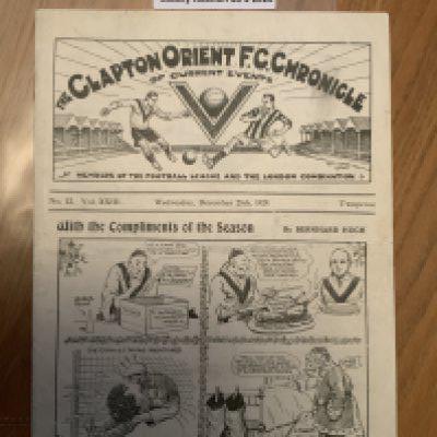 29/30 Clapton Orient v Swindon Football Programme: Excellent condition programme with no team changes. Christmas Day league match with Stanley Rous as linesman.
