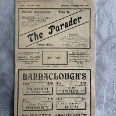 33/34 Bradford City v Southampton Football Programme: Very good condition Division Two programme with no team changes.