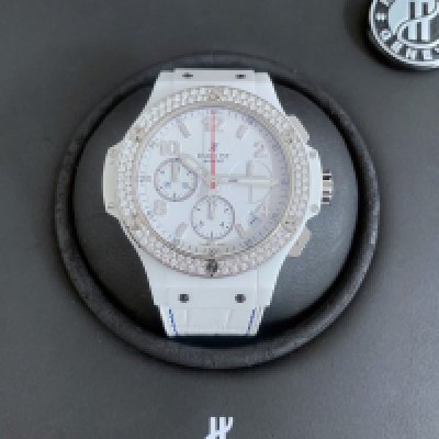 Chelsea 2012 Champions League Winners Hublot Wrist Watch: Stunning Hublot Aspen Big Bang chronograph watch gifted by Chelsea player Didier Drogba to Chelsea doctor Eva Canerio. Drogba famously gifted his team mates a Champions League winners ring and back room staff these watches at an event he arranged in London before Christmas 2012. Watch has 41mm white ceramic case and 114 diamonds set around the bezel in two rows. The name Eva Canerio embossed to rear.