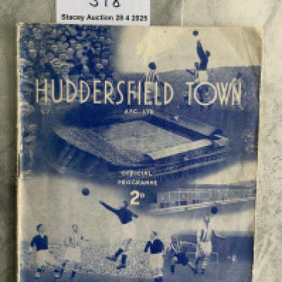 38/39 Huddersfield Town v Aston Villa Football Programme: Very good condition Division One programme with no team changes. Half times filled out inside.