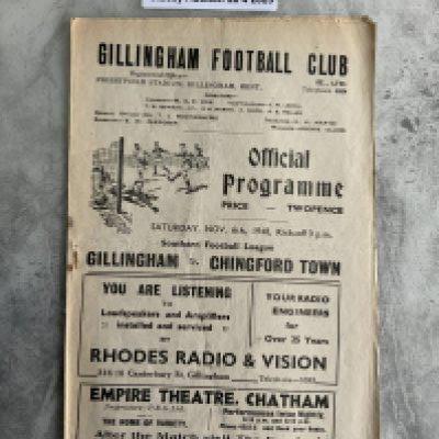 48/49 Gillingham v Chingford Football Programme: Very good condition programme with no team changes. Dated 6 11 1948 from the Southern League. Rusty staple holding firm.