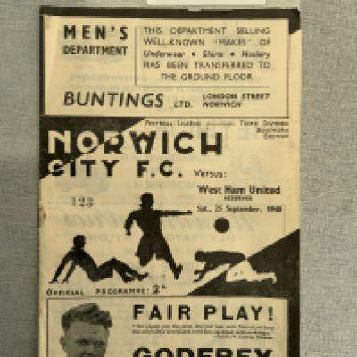 48/49 Norwich City v West Ham Reserves Football Programme: Very good condition with score to team page. Football Combination.