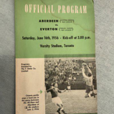1956 Aberdeen v Everton Tour Football Programme: Played in Toronto Canada on 16 6 1956. Good condition but water stain throughout. Pencilled numbers to team page.