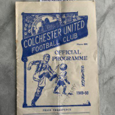 49/50 Colchester United v Lovells Football Programme: Good condition with no team changes from the last season for Colchester in the Southern League. Dated 5 11 1949 with score to team page. Folding.