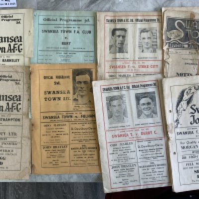 Swansea Home Football Programmes: Mixed conditions with some poor. 3 from the 40s plus 8 from the 50s.