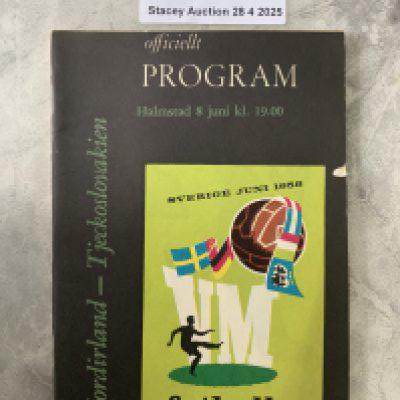 1958 Northern Ireland v Czechoslovakia World Cup Football Programme: Good condition 88 page programme with no team changes. Tiny piece missing from right border of cover.