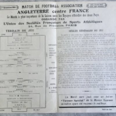 1906 France v England Football Programme: Amateur International in which a strong England team won 15-0. Players include Woodward Tottenham, J Raine Newcastle, FMilnes Sheffield United and Farnfield Norwich. 4 pager dated 1 11 1906 is excellent. Believed to be the first ever Amateur International match for England.