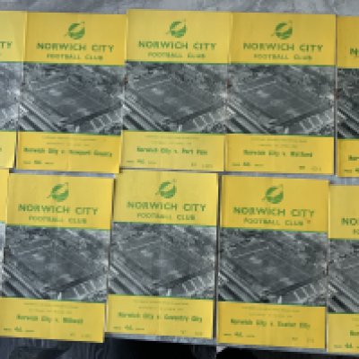 Norwich City 57/58 Home Football Programmes: Includes friendlies v Ipswich and Leicester. Very good to include 58/59 Ilford FA Cup. Instructions to sell. )15)