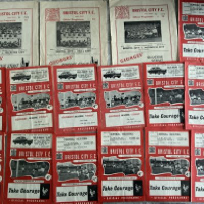 Bristol City Home Football Programmes: 54/55 Norwich, 55/56 Hull, Leicester then a further 13 from the early 60s. Mainly good.with instructions to sell. (16)