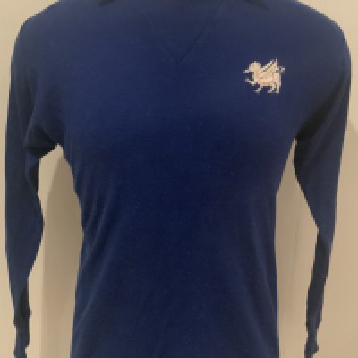 Orient 1970s Match Worn Goalkeepers Football Shirt: Early 1970s blue long sleeve shirt worn by Ray Goddard. Number 1 to rear and old single dragon badge that dates this pre 1976. Bukta Defenda label in size large. Still in great condition as most weeks he would have worn green. Incredibly rare shirt is over 50 years old.