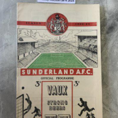 54/55 Sunderland v Chelsea Football Programme: Excellent condition with team changes from the season Chelsea won the Championship.
