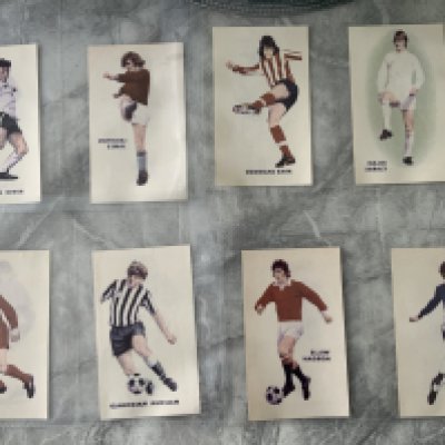 1973 Nabisco Iron On Football Transfers: Full set of 8 Shredded Wheat footballers including Osgood Keegan Clarke Hector and Channon. (8)