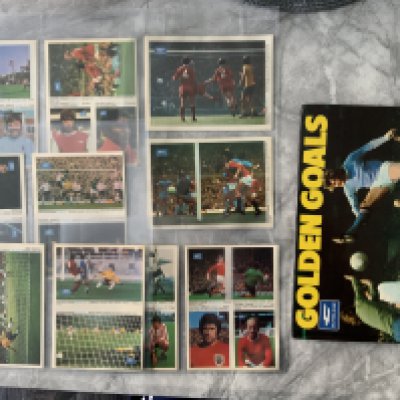 Cleveland Golden Goals Uncut Football Cards: Full uncut set of 41 cards plus empty hardback album. Excellent.