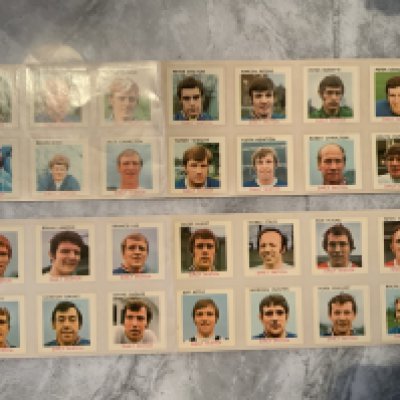 Daily Mail 1970 World Cup Football Cards + Wall Chart: 28 mint condition uncut plus empty excellent wall chart with two pin holes. C/W uncut Daily Sketch x 28.