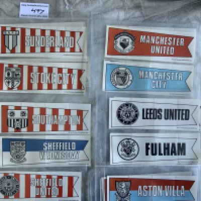 A + BC Complete Set Of Football Club Pennants: Hard to obtain complete set of 26 to include more difficult Everton + Manchester United. Perfectly cut out all with usual folding.