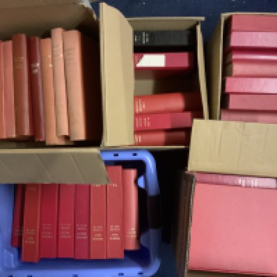 Manchester United Home Football Programme Collection: First team homes probably complete seasons in hand made binders with some being bound volumes. Programmes from 61/62 - 65/66 inclusive plus 67/68 69/70 70/71 72/73 79/80 - 93/94 inclusive. Here are 24 bound volumes which are mainly the earlier ones. (5 boxes)