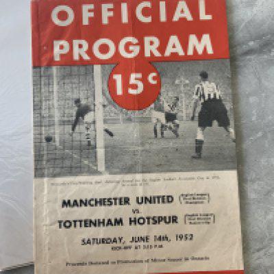 1952 Manchester United v Tottenham In Canada Football Programme: Fair/good condition with no team changes. Folding. Dated 14 6 1952 and billed as first division champions meet runners up.