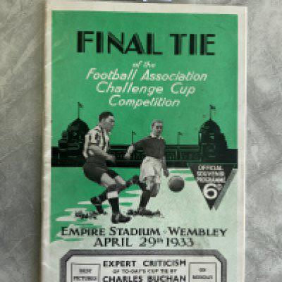 1933 FA Cup Final Football Programme: Everton v Manchester City in excellent condition with writing to team page. No folding creasing or restoration.