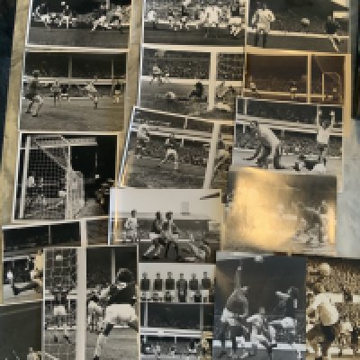 West Ham Football Press Photos: Original black and white press photos mainly from the 60s with a few early 70s. 18 are large and 6 are small all in good condition. Whilst these are press photos only around 6 have press stamps to rear. 22 are match action. (24)