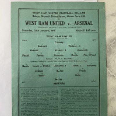 39/40 West Ham v Arsenal Football Programme: Football League match in very good condition with no team changes. Single sheet dated 20 1 1940.