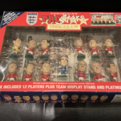 England 1966 World Cup Boxed Corinthian Football Figures: Full set of 11 players plus Alf Ramsey. Stand and 11 player cards included.