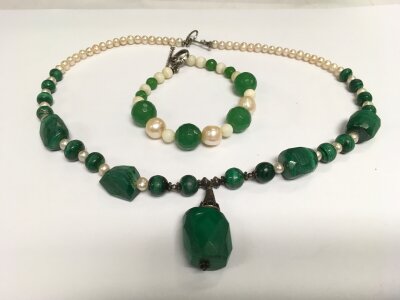 A pearl, malachite and jade necklace with conforming bracelet (2). NO RESERVE