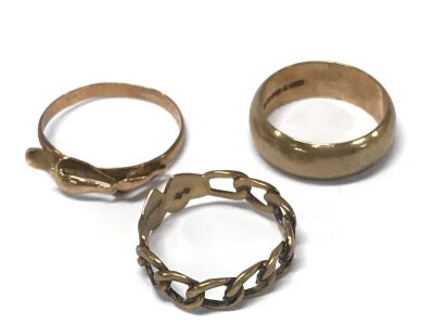 Three 9ct gold rings, size N and R . 9.3g