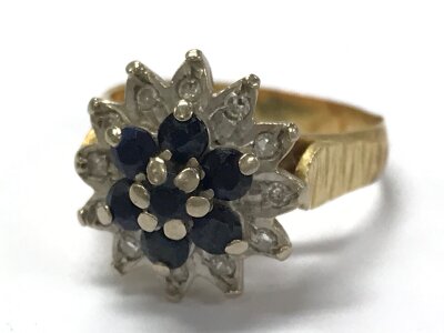 An 18ct gold sapphire and diamond set ring, size G, 4.5g