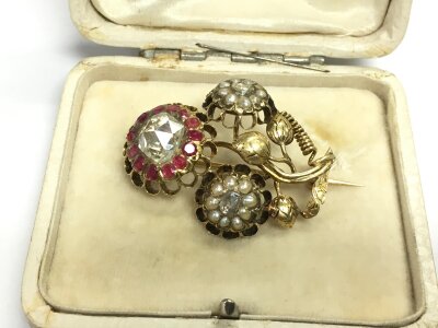 A late Georgian / early Victorian gold, diamond and seed pearl brooch in the form of a flower, approx 9.4g.