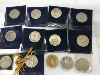A collection of assorted mixed commemorative coinage. NO RESERVE