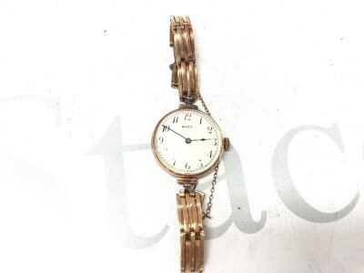 A 9ct gold vintage Rolex wrist watch from circa 1940s. Wind and runs.
28.90g