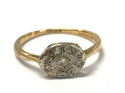 An 18ct gold diamond cluster ring, size K, 1.9g