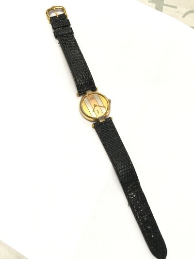 A ladies must de Cartier watch