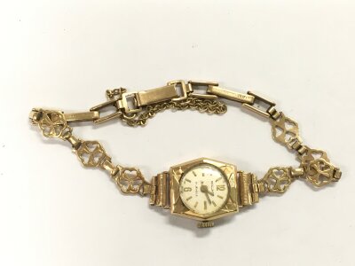 A 9ct gold ladies watch, approx 11.8g.