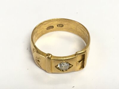 An 18ct gold buckle ring, approx 6.8g and approx size P-Q.