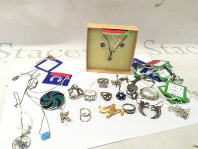 A mixed lot of silver jewellery etc