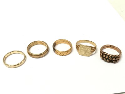 Five 9ct gold gents rings sizes O, P, R etc