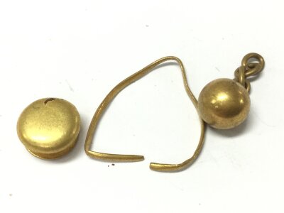 A collection of gold fragments 18ct. 3.1g