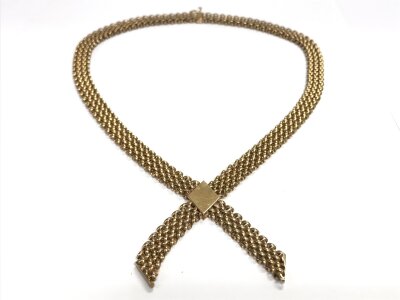 A 9ct gold necklace