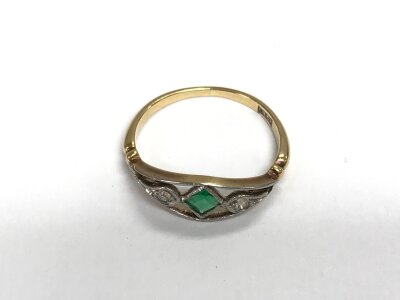 An 18ct gold emerald ring. Size L and 1.80g