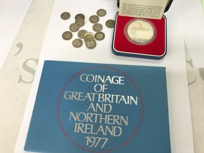Small collection of silver coinage approximately 50g and a 1977 U.K. coin set
