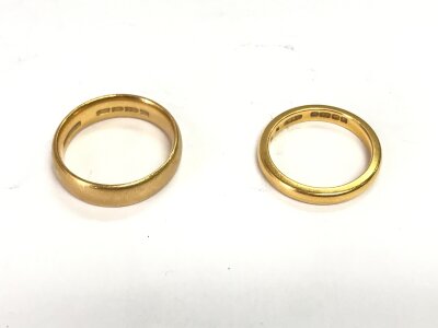 Two 22ct gold wedding bands.