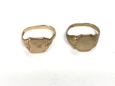 Two 9ct gold signet rings (misshaped)
7.84g