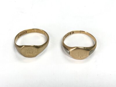 Two 9ct gold signet rings. 4.40g